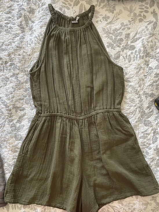 GAP Pants - EUC GAP Women’s Slip-On Gauze Halter Romper in Olive Night Green Size Medium